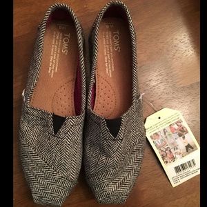 Toms Black Metallic Herringbone Size 6 Shoe